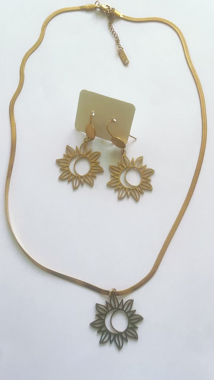 BOUCLES D’OREILLES ET COLLIER EN ACIER INOXYDABLE (WATERPROOF)