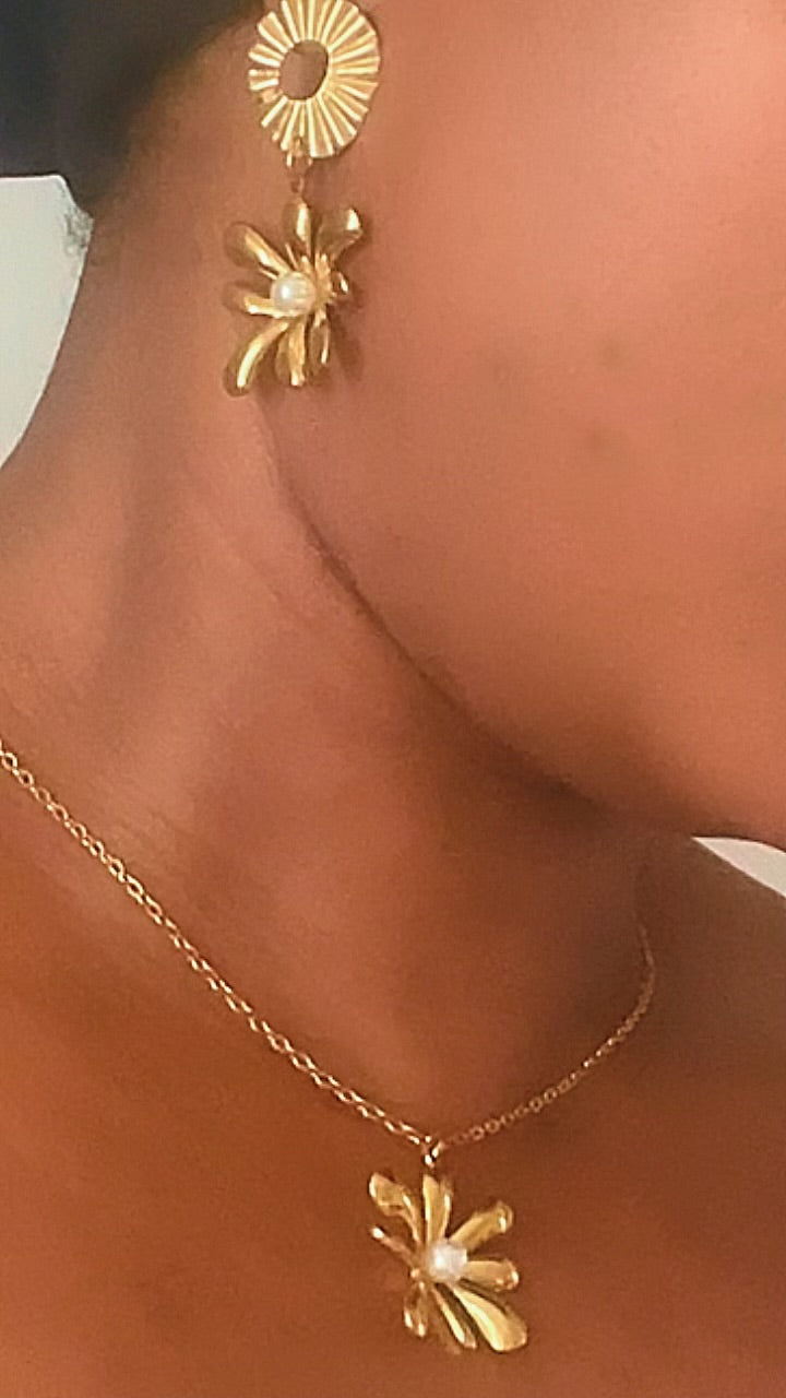 Set 3 Pièces Collier Draperie et Boucles d'Oreilles Pendentifs Fleurs Perle Acier Inoxydable Or 18K