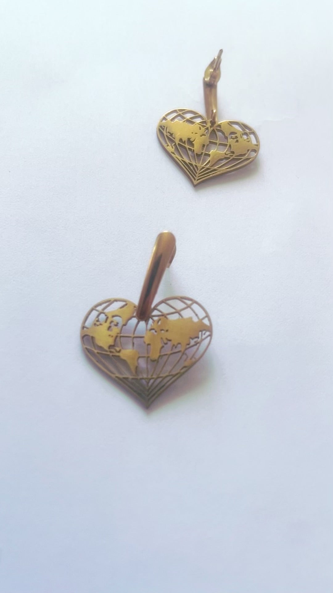 COLLIER ET BOUCLES D’OREILLES EN ACIER INOXYDABLE (WATERPROOF)