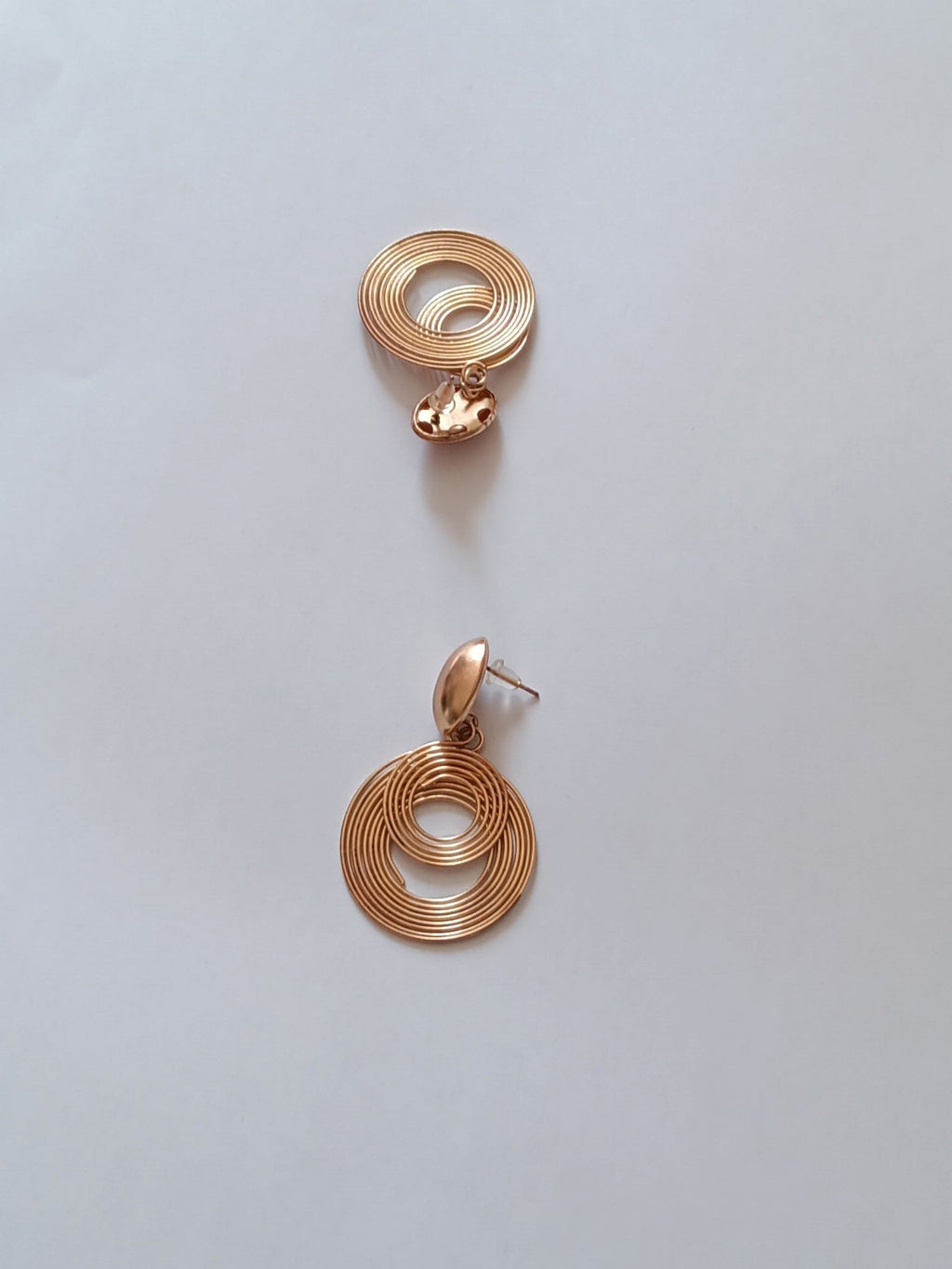 Boucles d'oreilles circulaires ajourées dorées
