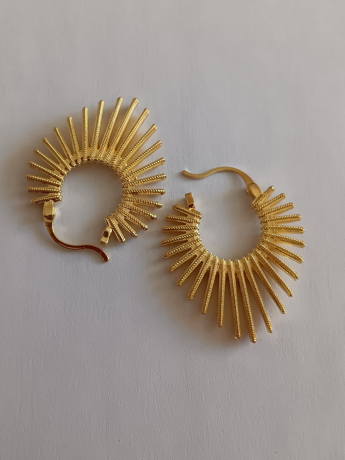 Boucles d'Oreilles Texturées Soleil Acier Inoxydable Doré Waterproof