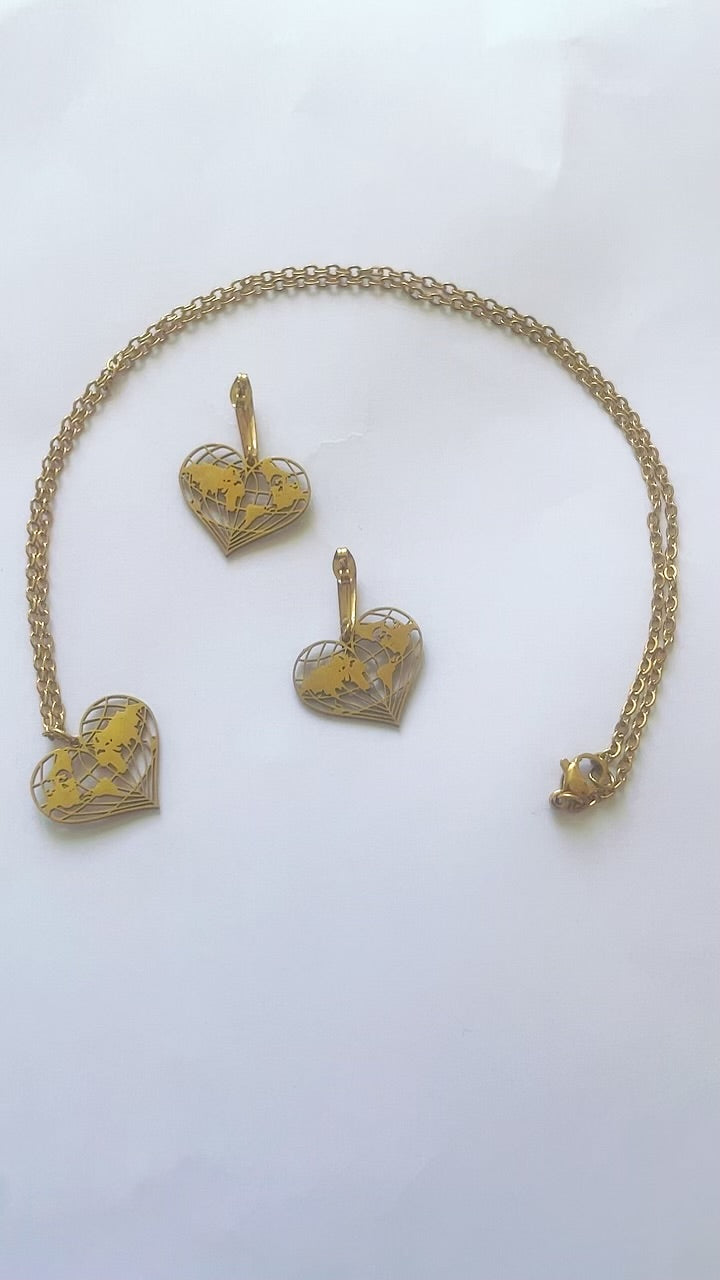 COLLIER ET BOUCLES D’OREILLES EN ACIER INOXYDABLE (WATERPROOF)