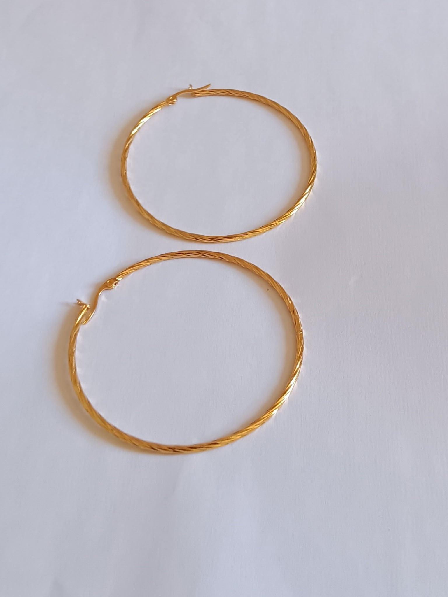 BOUCLES D’OREILLES GRANDES CRÉOLES KOURAYA