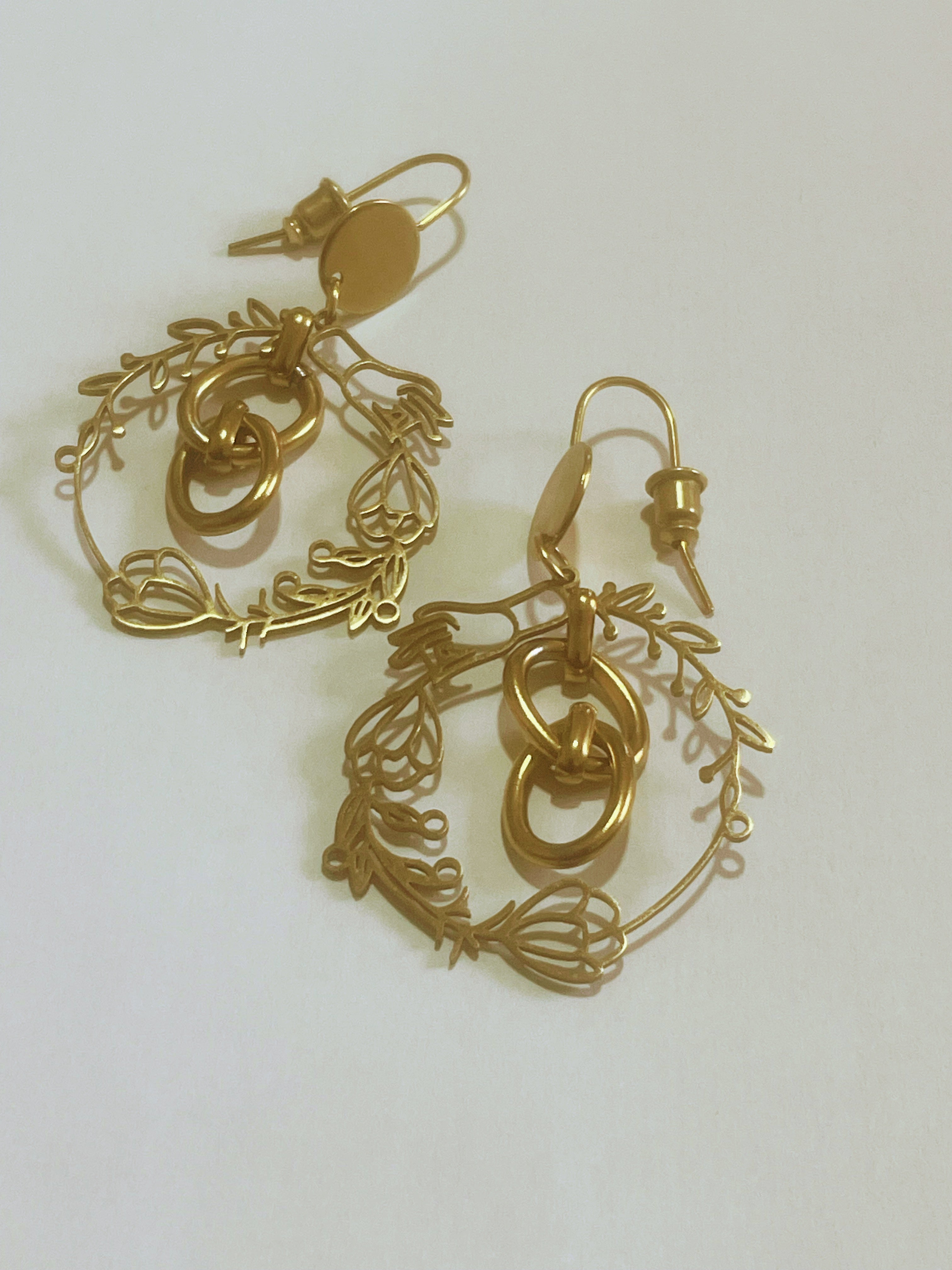COLLIER,BOUCLES D’OREILLES et BRACELET EN ACIER INOXYDABLE (waterproof)