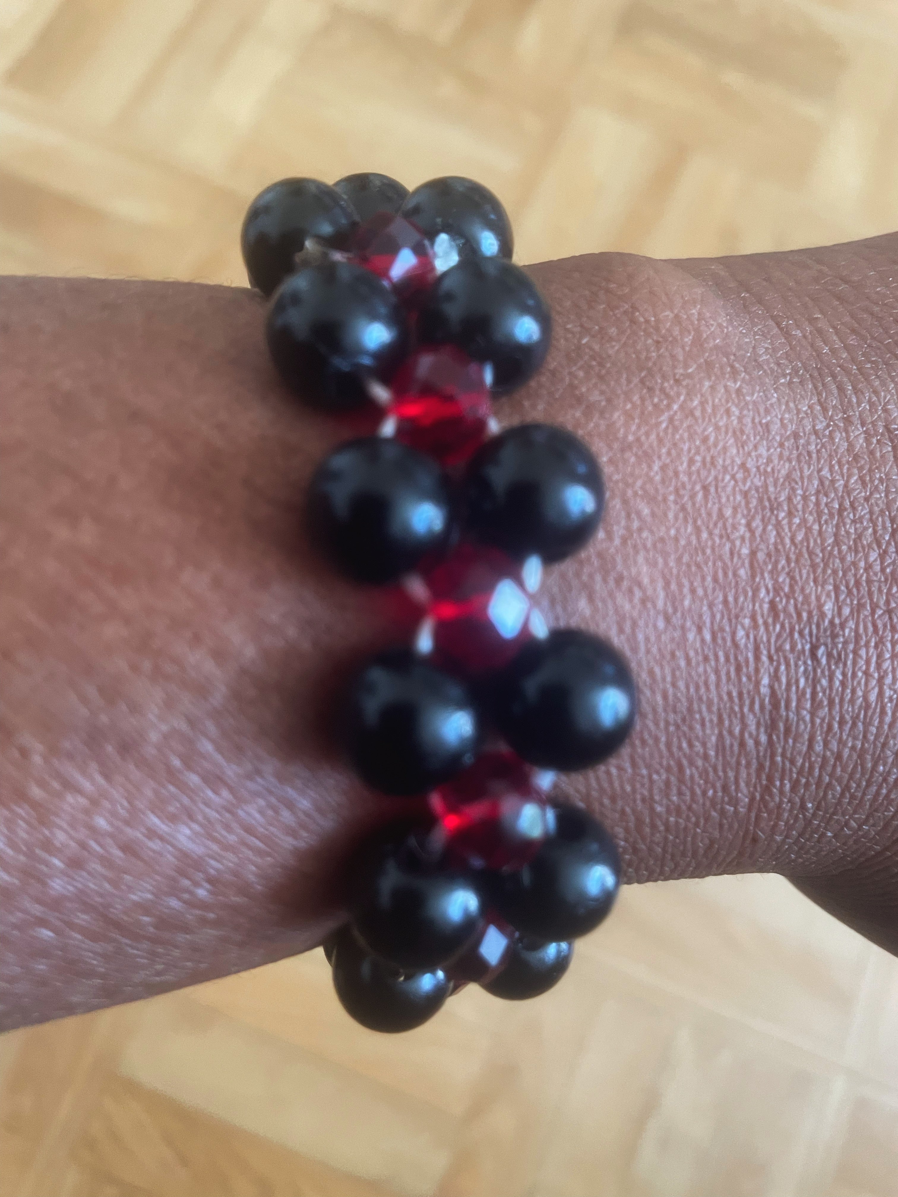 Bracelet EN PERLES ÉLASTIQUE KOURAYA