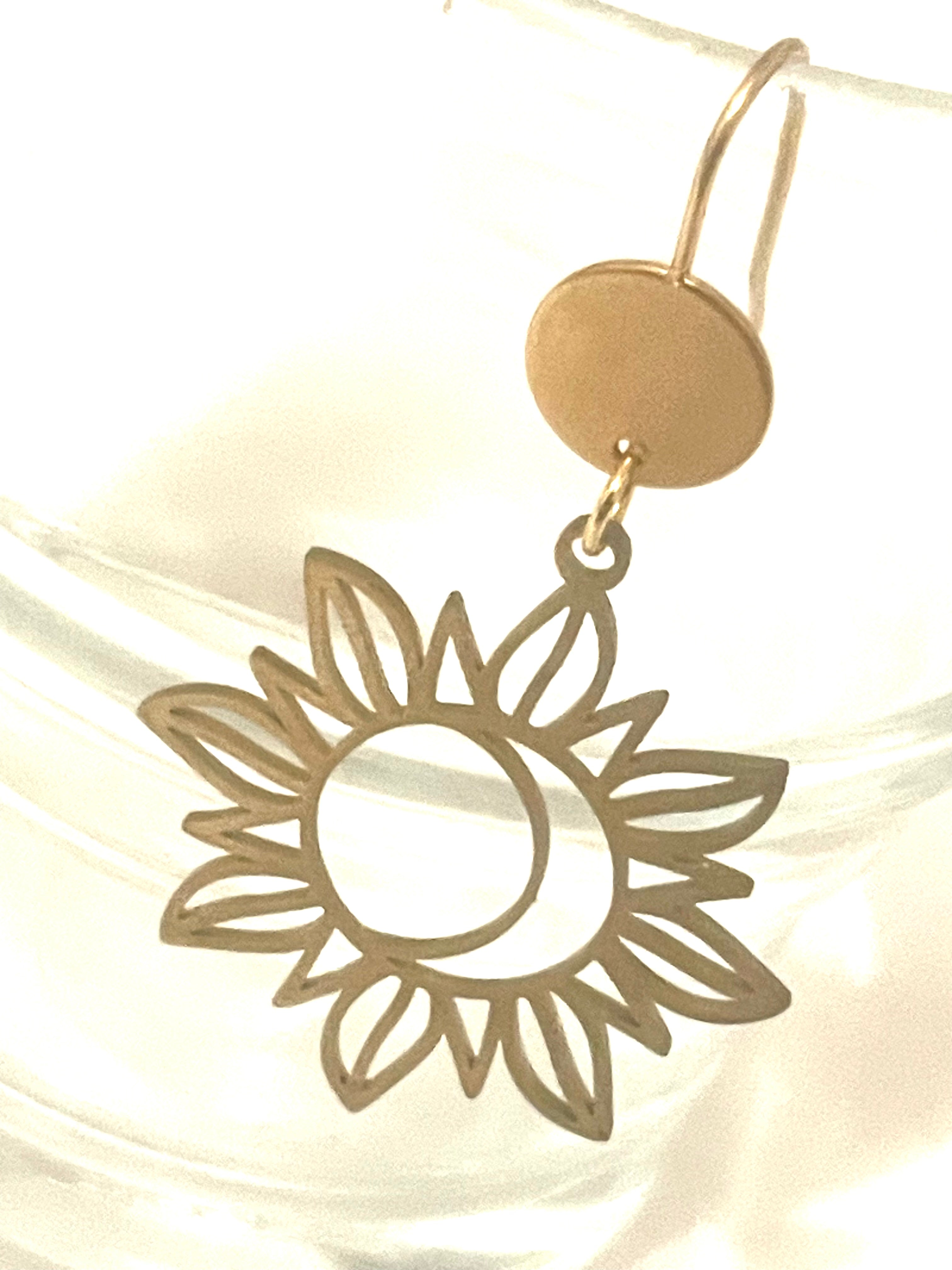 BOUCLES D’OREILLES ET COLLIER EN ACIER INOXYDABLE (WATERPROOF)