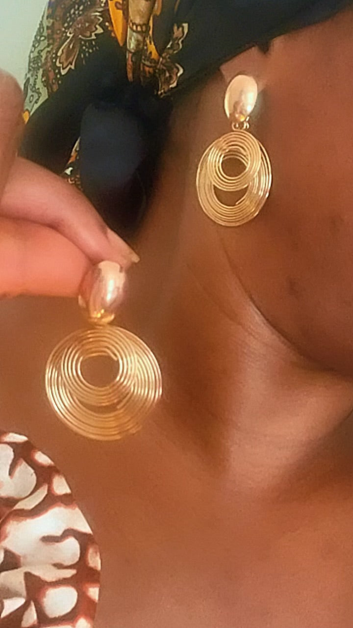 Boucles d'oreilles circulaires ajourées dorées