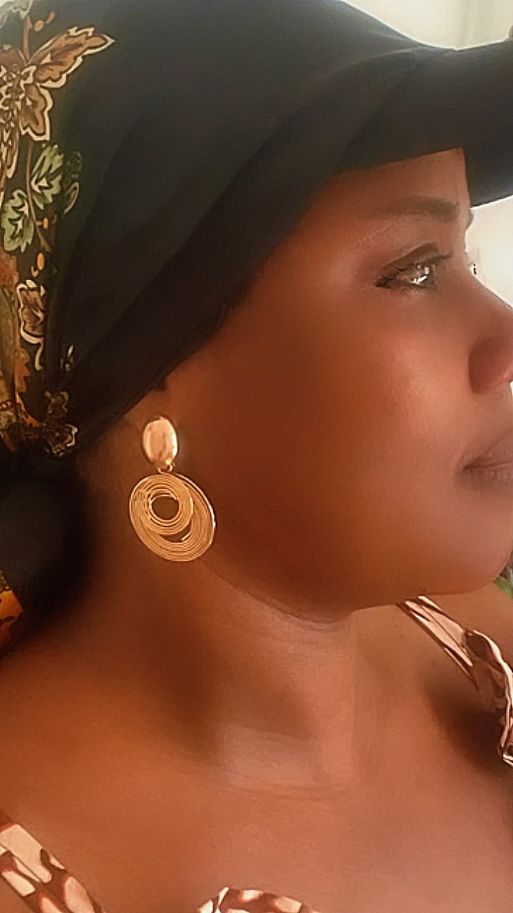 Boucles d'oreilles circulaires ajourées dorées