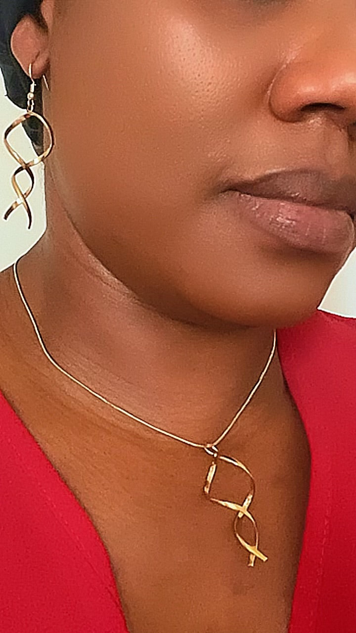 BOUCLES D’OREILLES ET COLLIER TORSADES EN ACIER INOXYDABLE WATERPROOF (KOURAYA)
