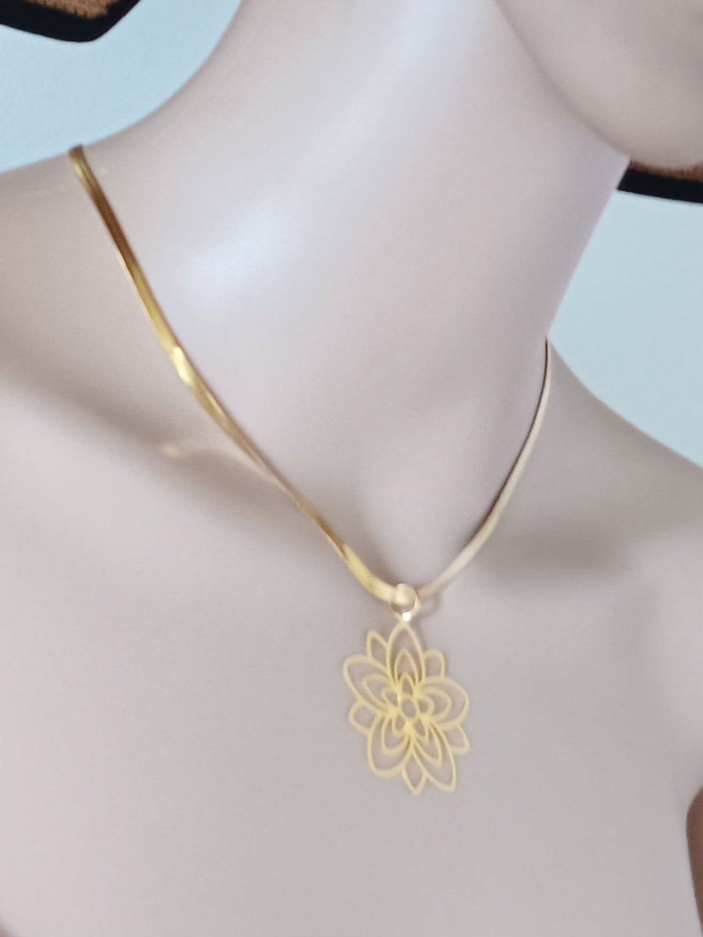 BOUCLES D’OREILLES ET COLLIER ACIER WATERPROOF KOURAYA