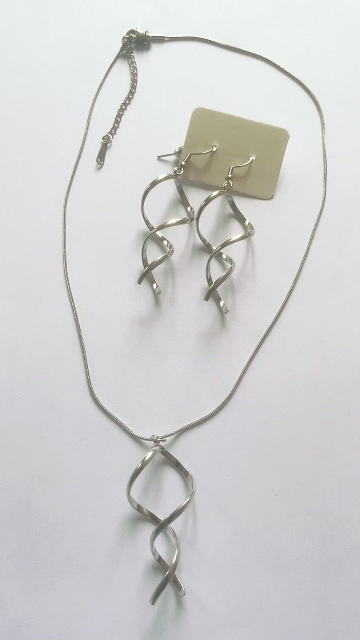 Ensemble Boucles et Collier Torsaés Acier Inoxydable Waterproof