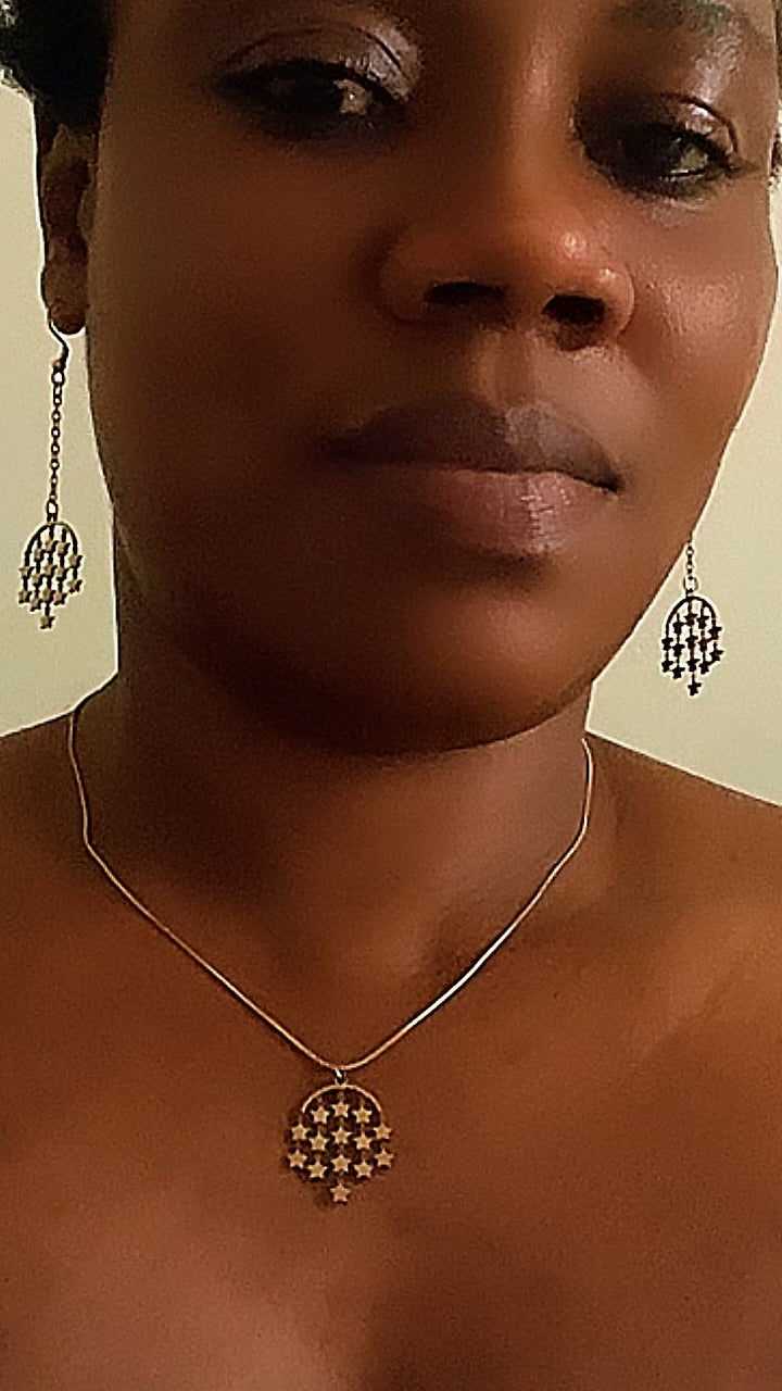 BOUCLES D’OREILLES ET COLLIER EN ACIER INOXYDABLE