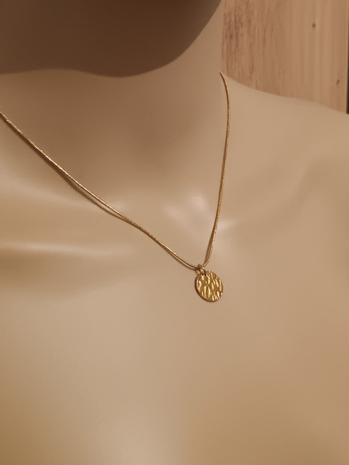 Collier Pendentif Rond Gaudré Acier Inoxydable Waterproof