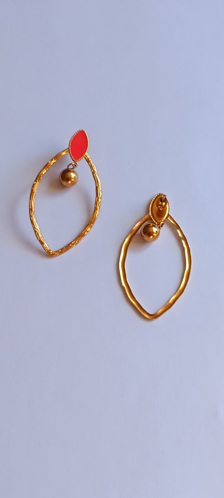 Boucles d'Oreilles Amande Émaillée Rouge et Dorée Acier Inoxydable Waterproof