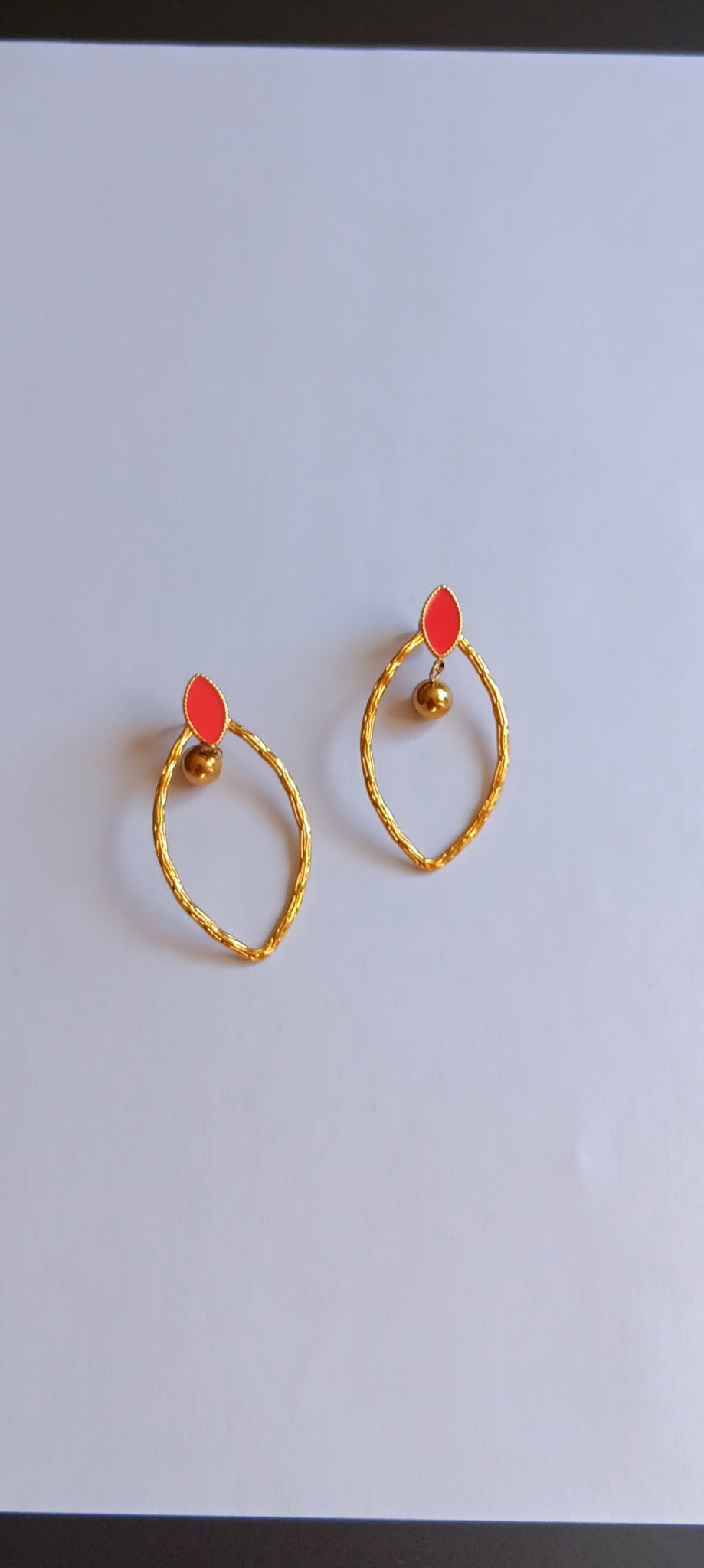Boucles d'Oreilles Amande Émaillée Rouge et Dorée Acier Inoxydable Waterproof