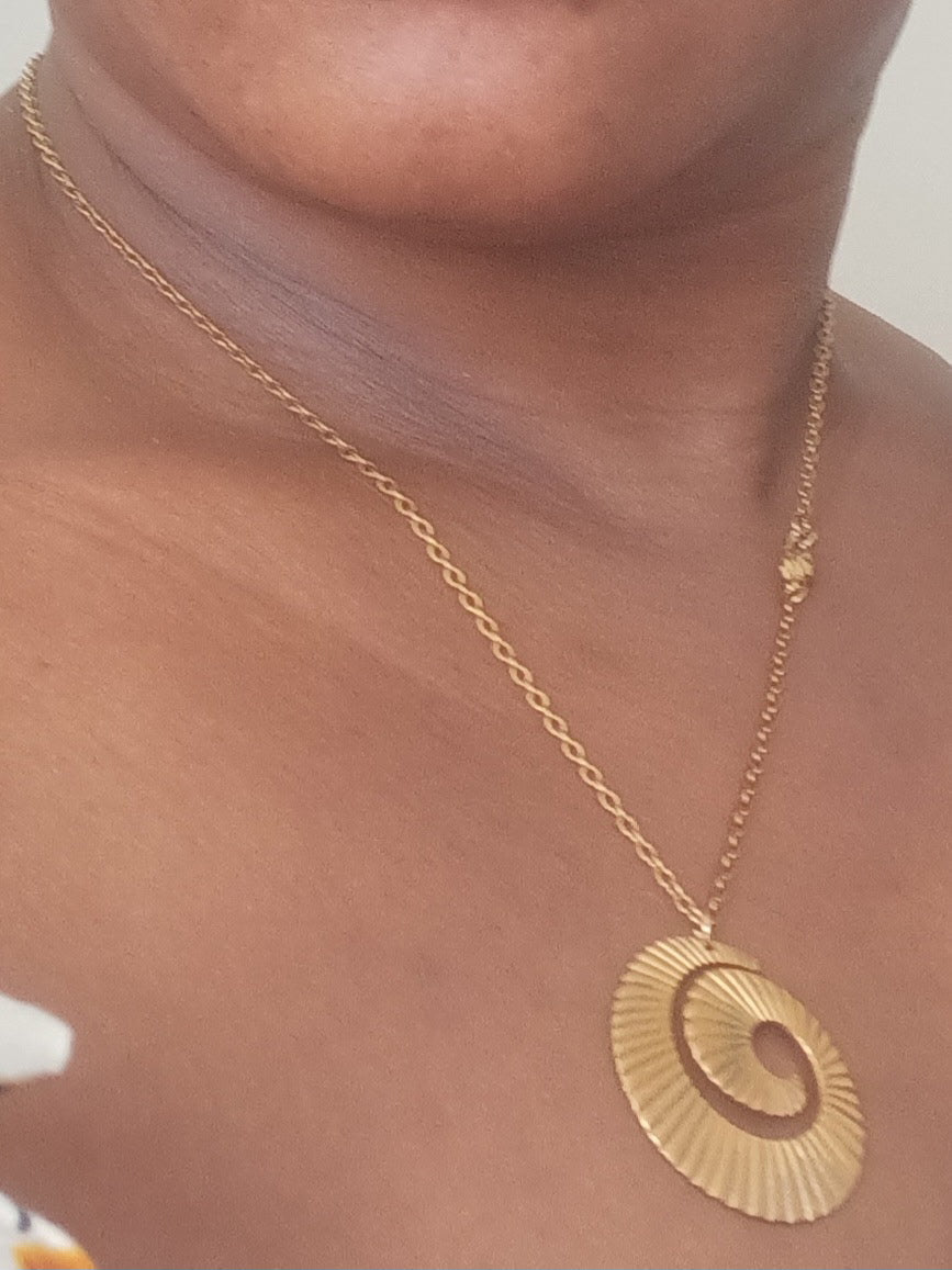 Collier Spirale Coquillage Doré Acier Inoxydable Waterproof