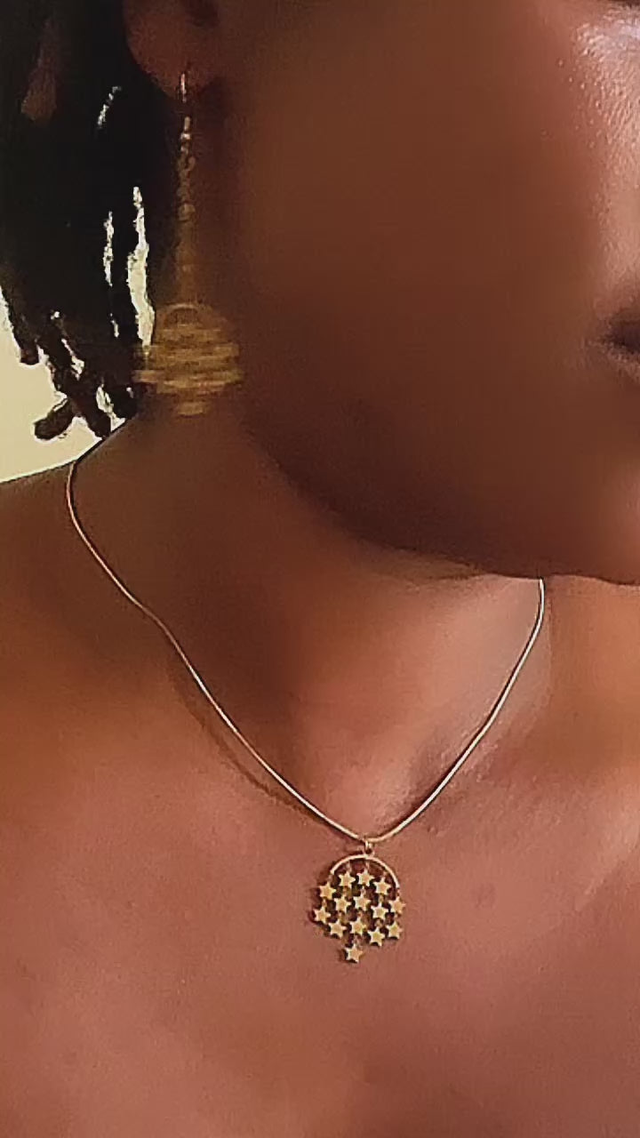 BOUCLES D’OREILLES ET COLLIER EN ACIER INOXYDABLE