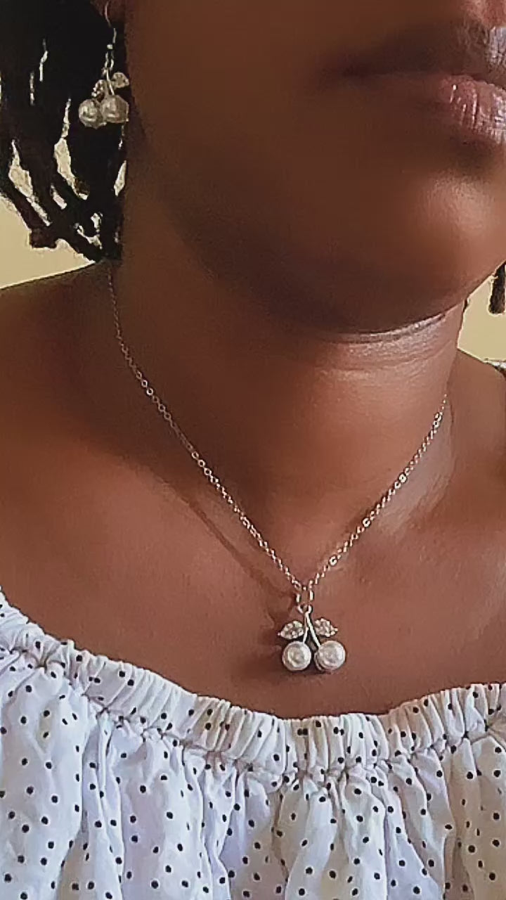 COLLIER ET BOUCLES D’OREILLES EN ACIER (WATERPROOF) KOURAYA